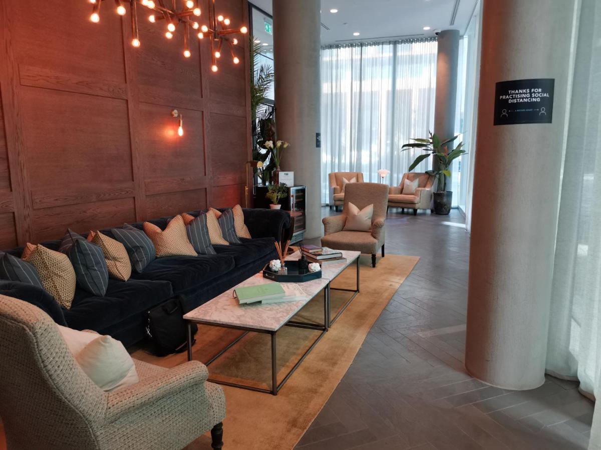 Charles Hope Canary Wharf South Quay Лондон Екстер'єр фото