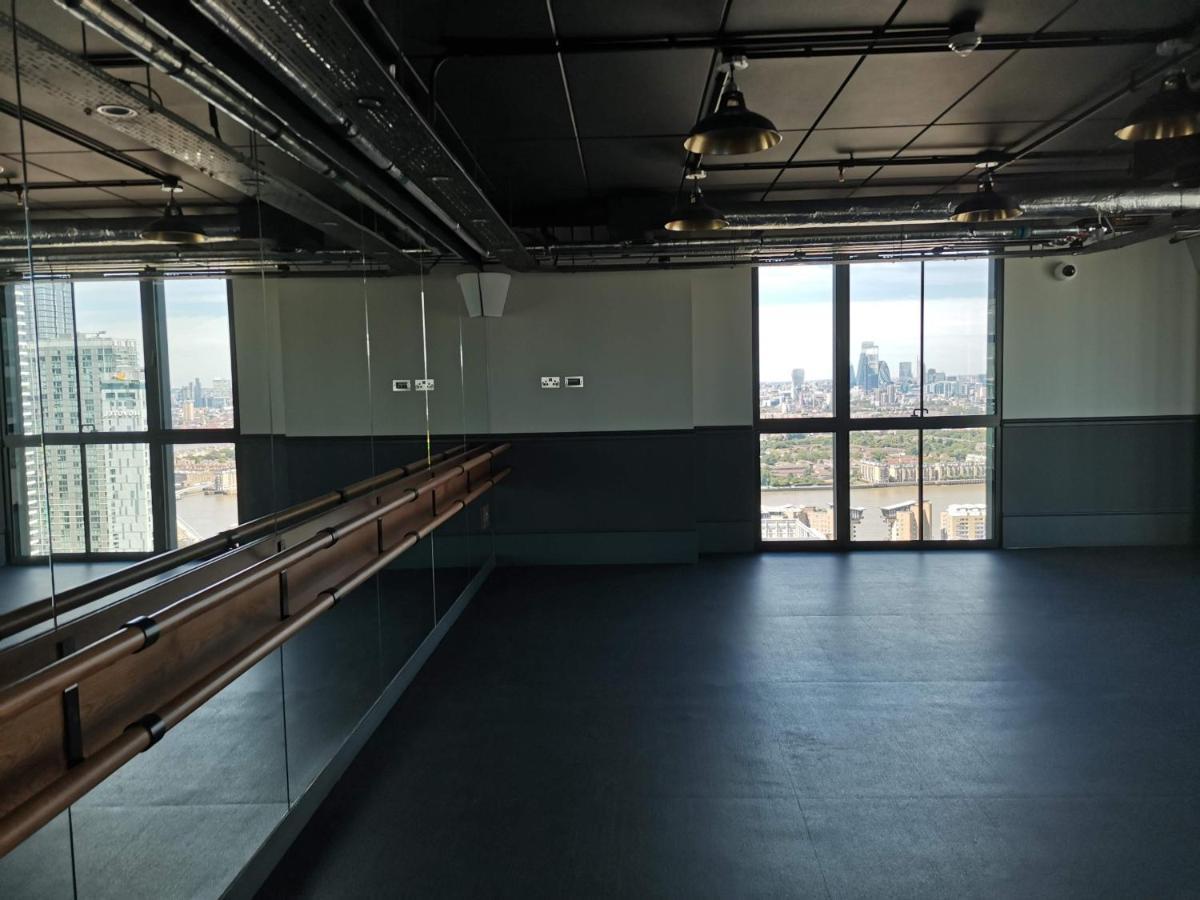Charles Hope Canary Wharf South Quay Лондон Екстер'єр фото